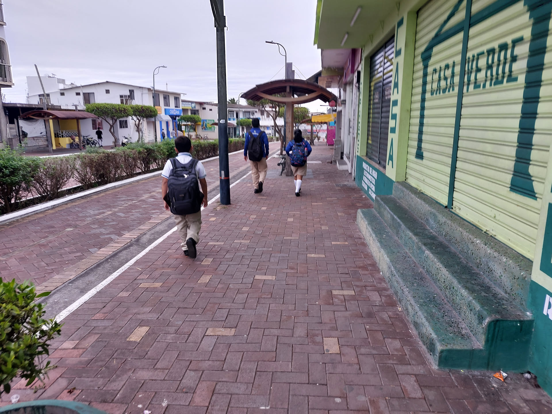 Kinderen op weg naar school